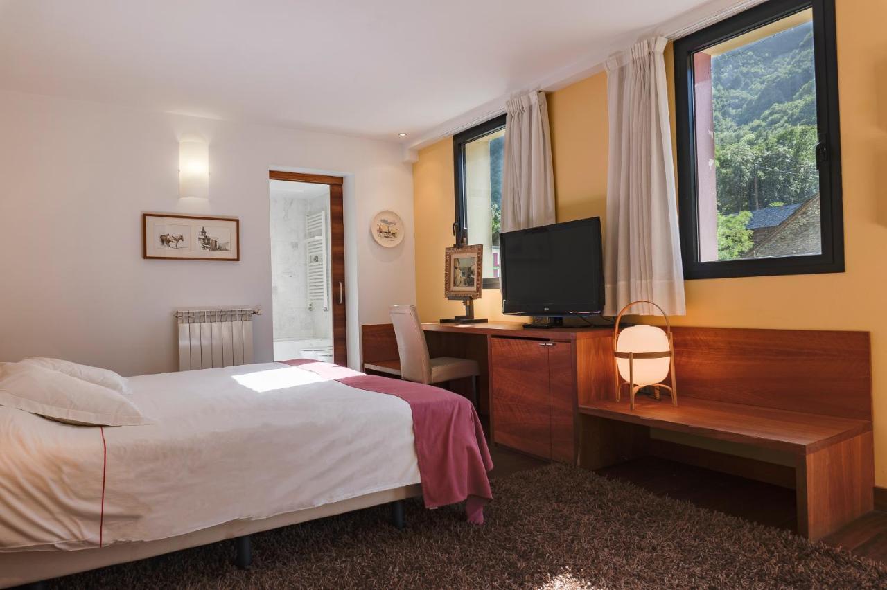 Ribera de Cardós Hotel Cardos מראה חיצוני תמונה